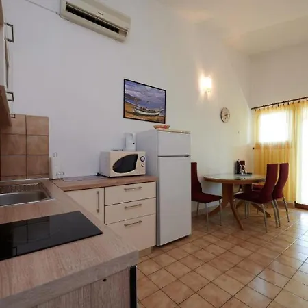 Apartment In With Sea View, Balcony, Air Conditioning, W-lan 5055-2 Trogir